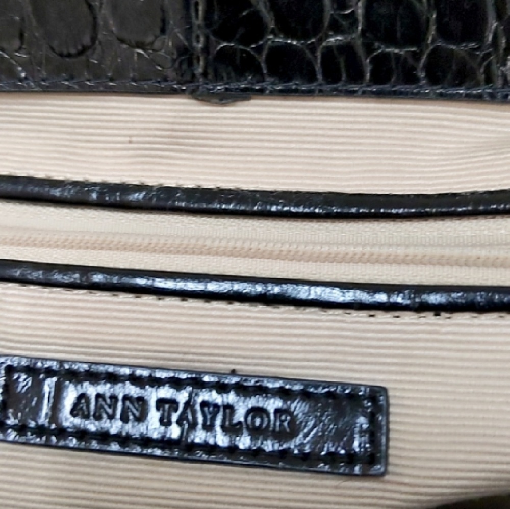 ✨✨ANN TAYLOR BLACK EMBOSSED CROC LEATHER TOTE BAG - Picture 8 of 8